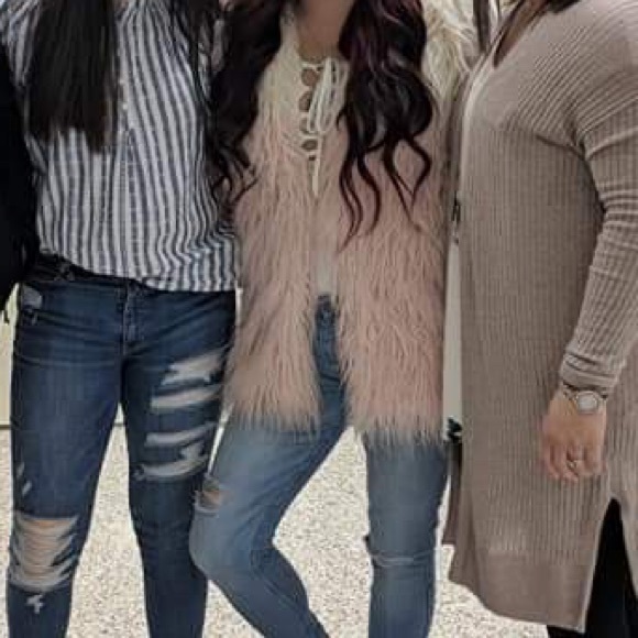 Light pink & white fur vest. - Picture 5 of 5